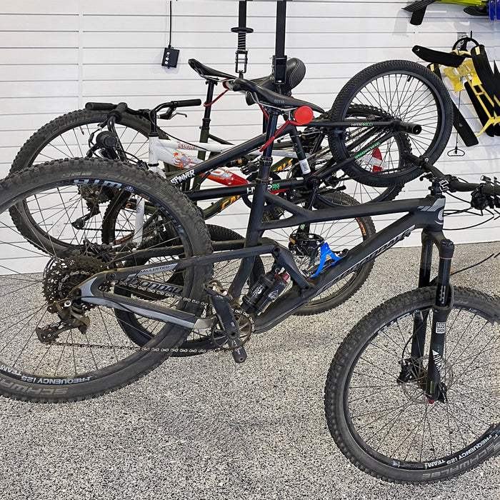 Élévateur compact pour 4 vélos Garage Gator – 220 lb 